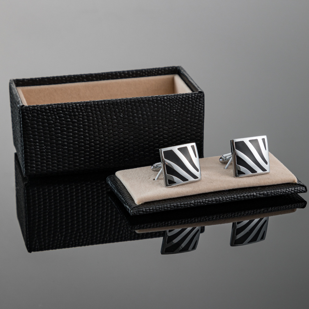 Square cufflinks in black twill enamel and lacquered metal cufflinks